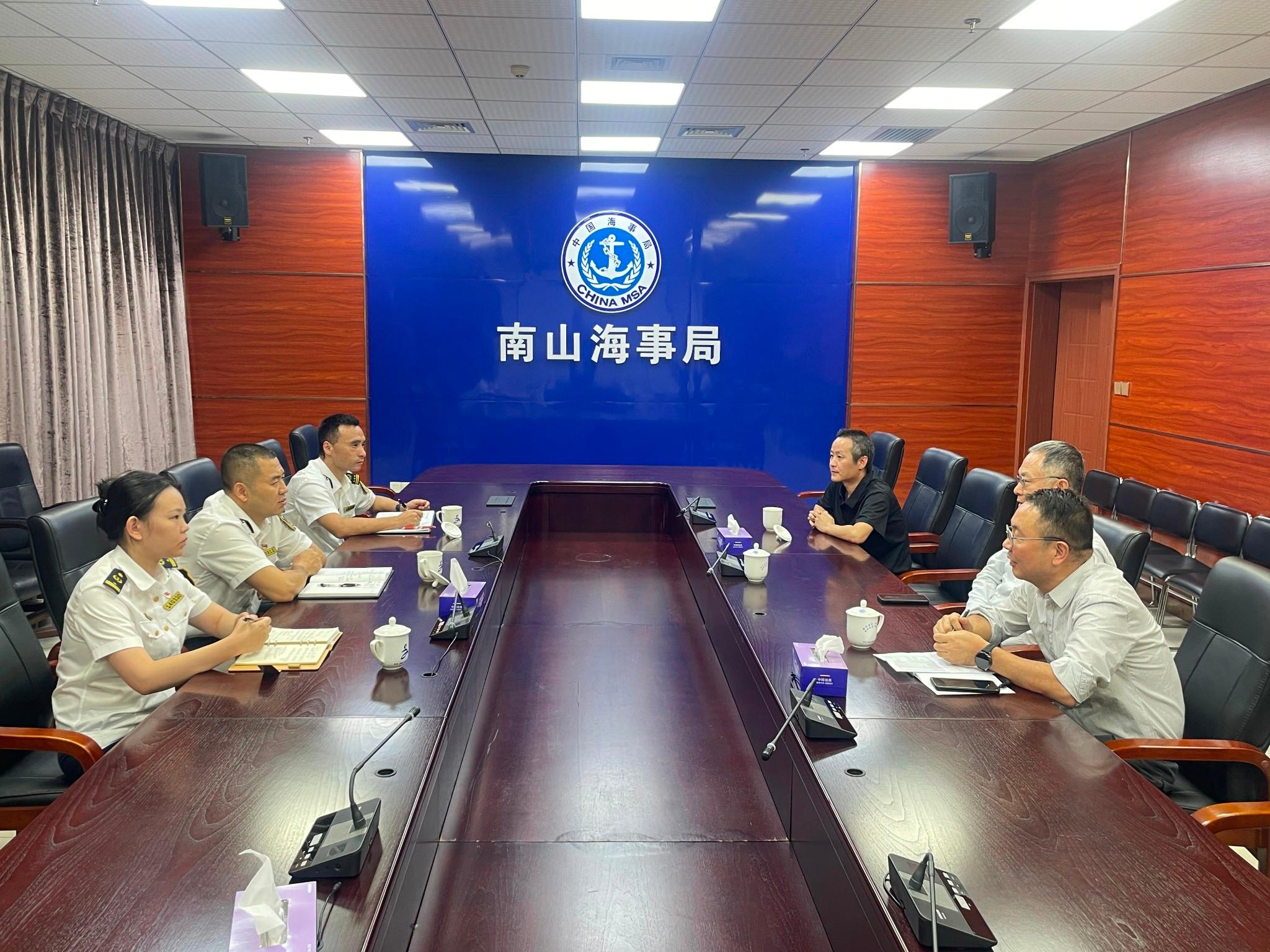 贴心服务保通航 高效履职促发展——南山海事局获赠锦旗