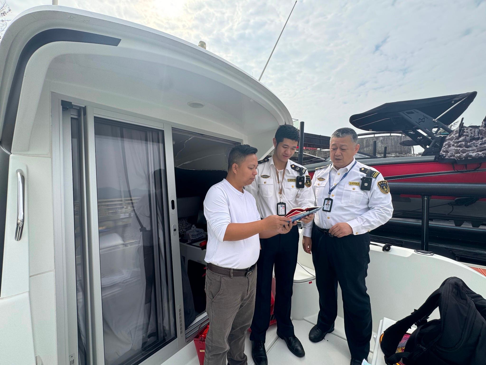 盐田海事局开展“宪法宣传周”活动