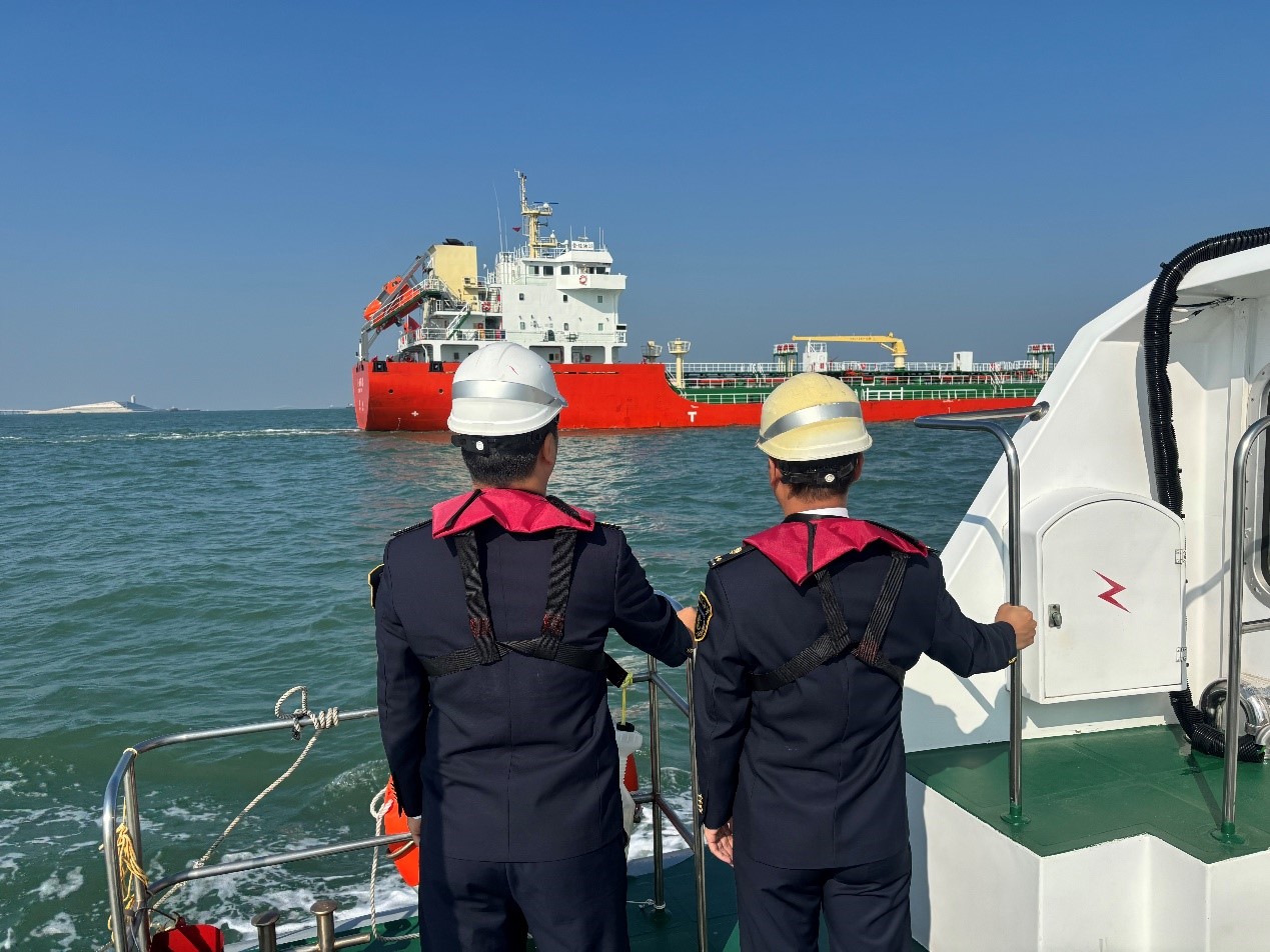 新年春节守护不打烊！海事部门全力保障深圳机场航空煤油运输安全畅通